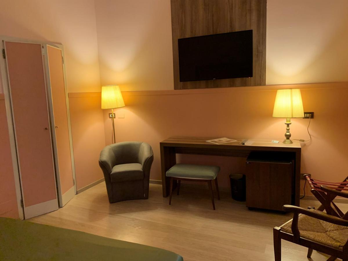 Hotel Roma Болонья Экстерьер фото