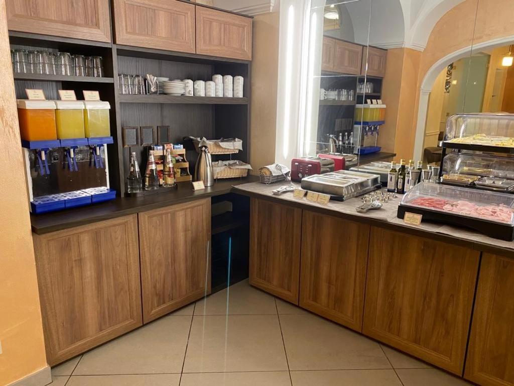 Hotel Roma Болонья Экстерьер фото